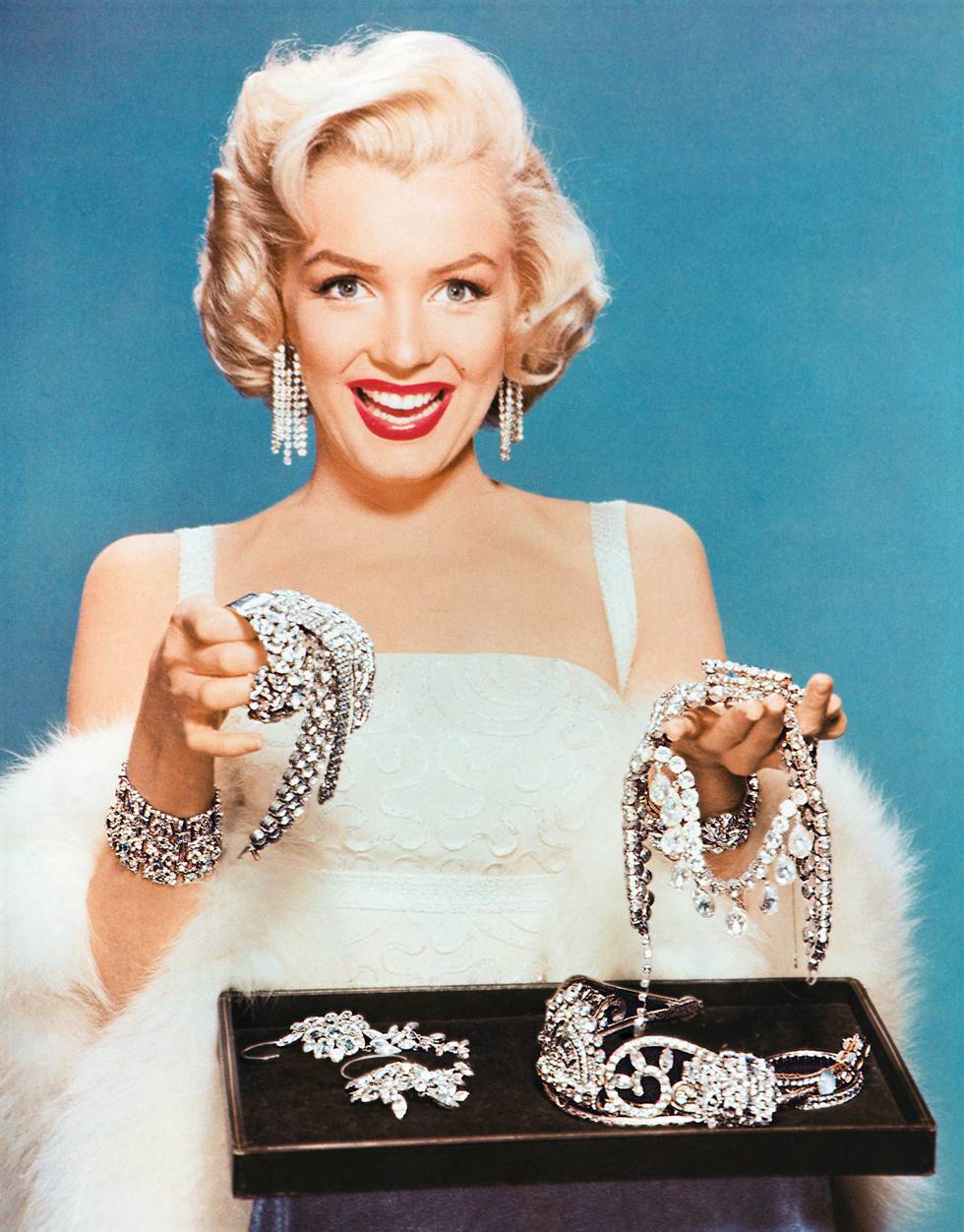 Marilyn Monore with diamond jewelry_gettyimages-527186874.tif Marilyn Monore with diamond jewelry_gettyimages-527186874.tif